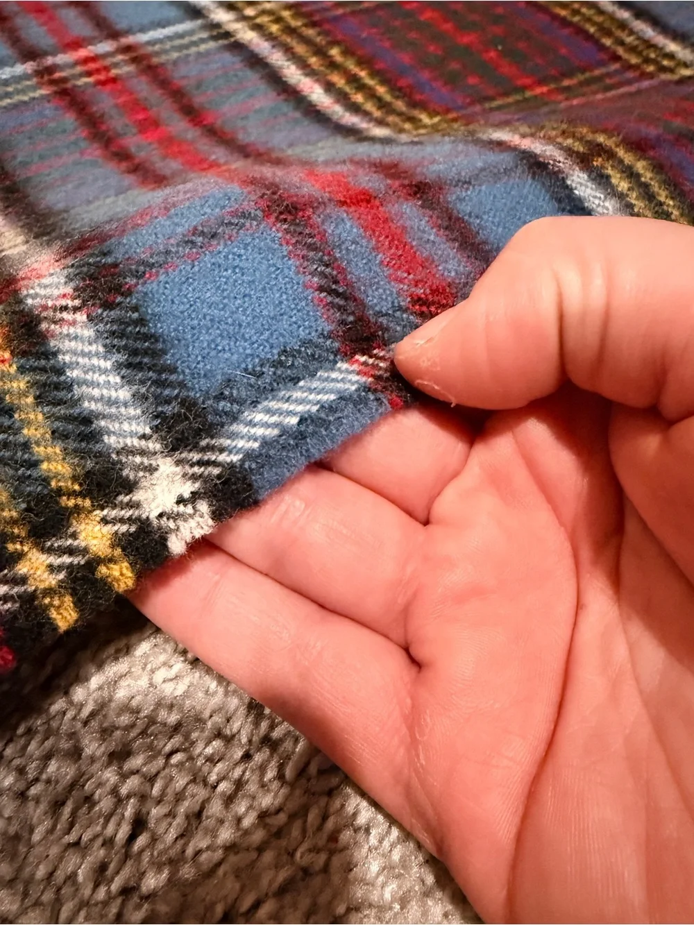 James Pringle Weavers Lambswool Scarf Made in Scotland Plaid Tartan Blue Purple